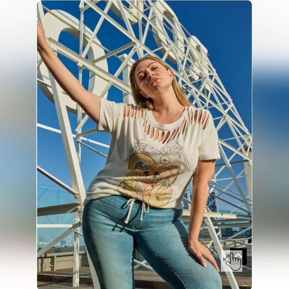 torrid Cream Graphic Distressed Short Sleeve Tee